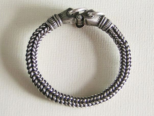 Braided bangle with fists – (0947)